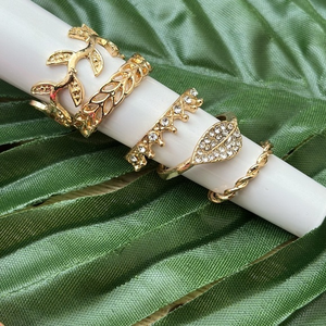 Set of five stackable rings, different sizes, crown leave‎ rope gold tone (573)